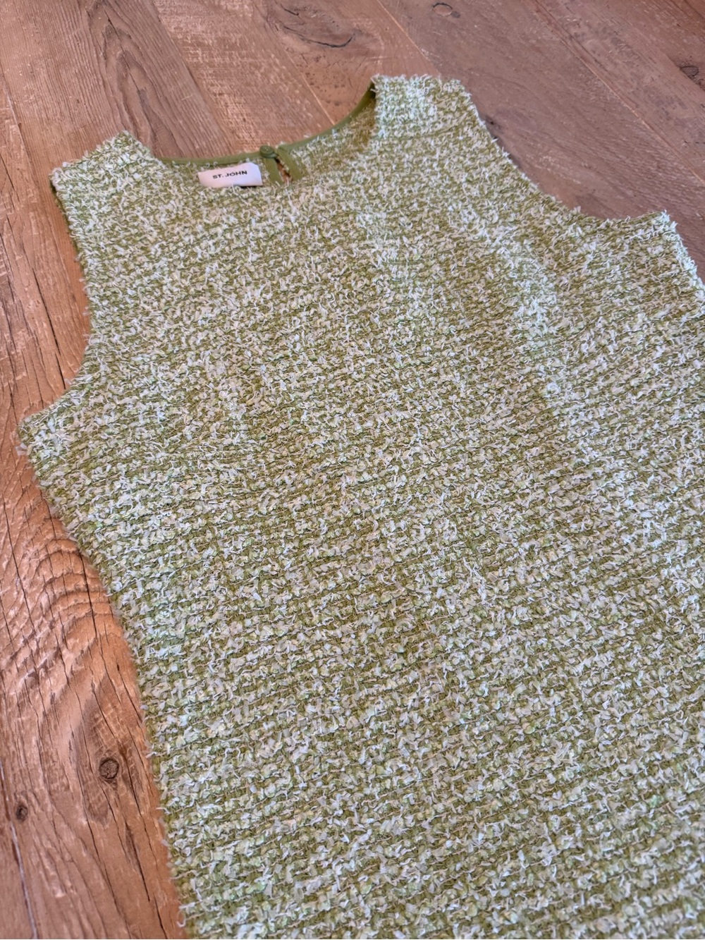 St. John Pistachio Textured Sleeveless Shift Dress 12 - Picture 2 of 10